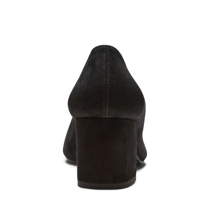 Suede pump