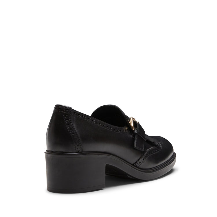 Leather loafer with fringing and buckle