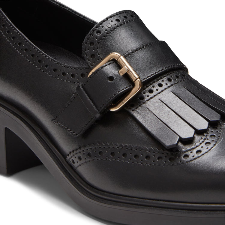 Leather loafer with fringing and buckle