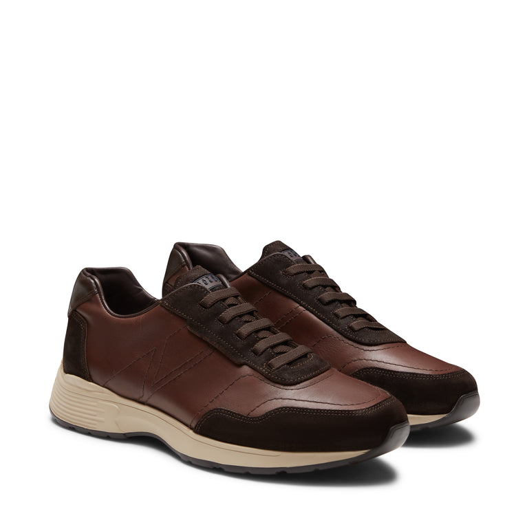 Sneaker aus Leder und Veloursleder