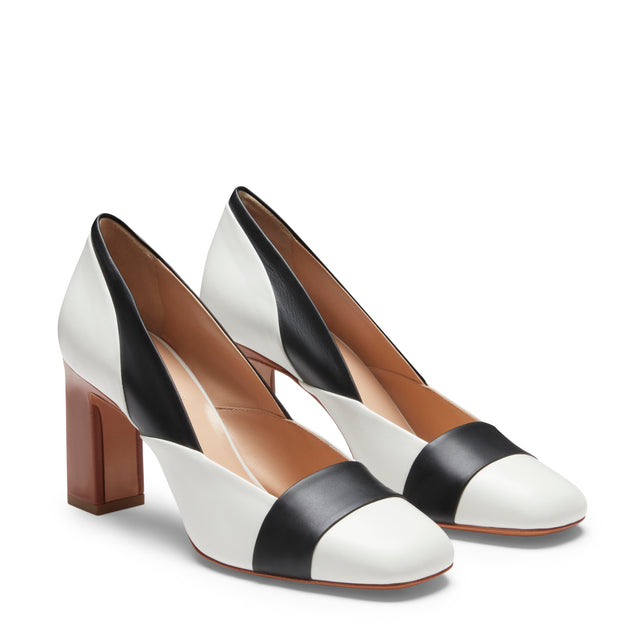 Zapato de salón de piel