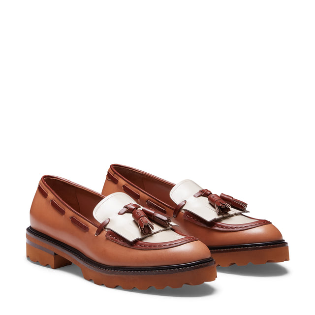 Mocasín Brera de piel de color nogal y marfil para mujer