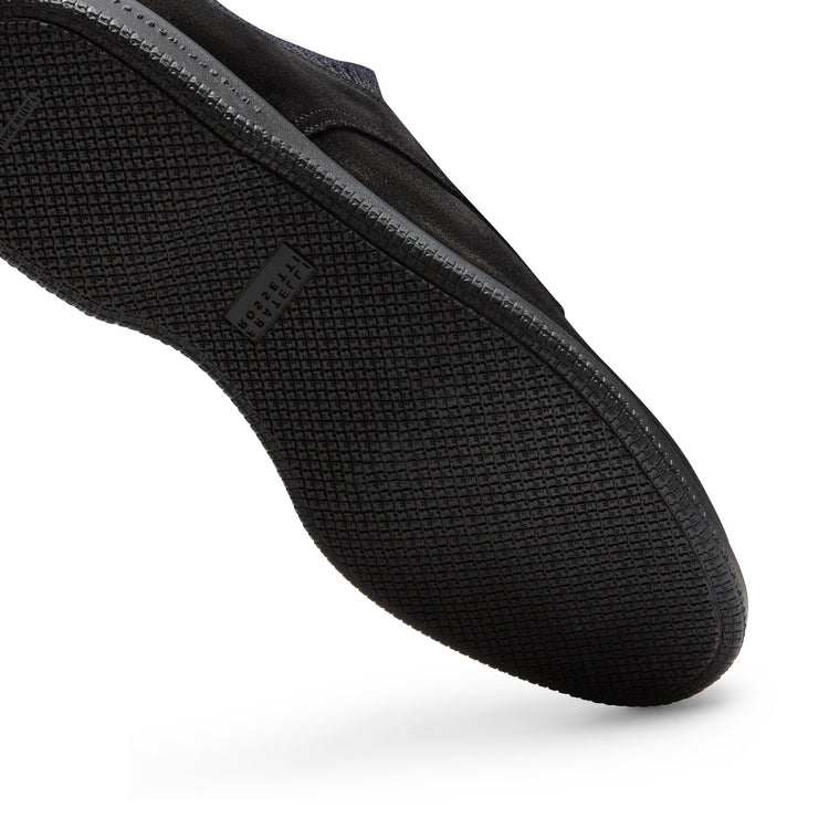 Stringata Derby nera in suede da uomo