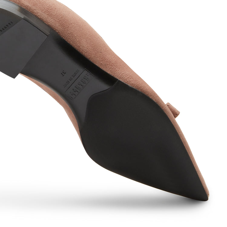 Flache Pumps aus puderrosa Wildleder