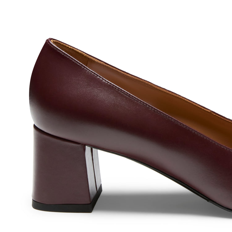 Garnet leather medium-heel pump