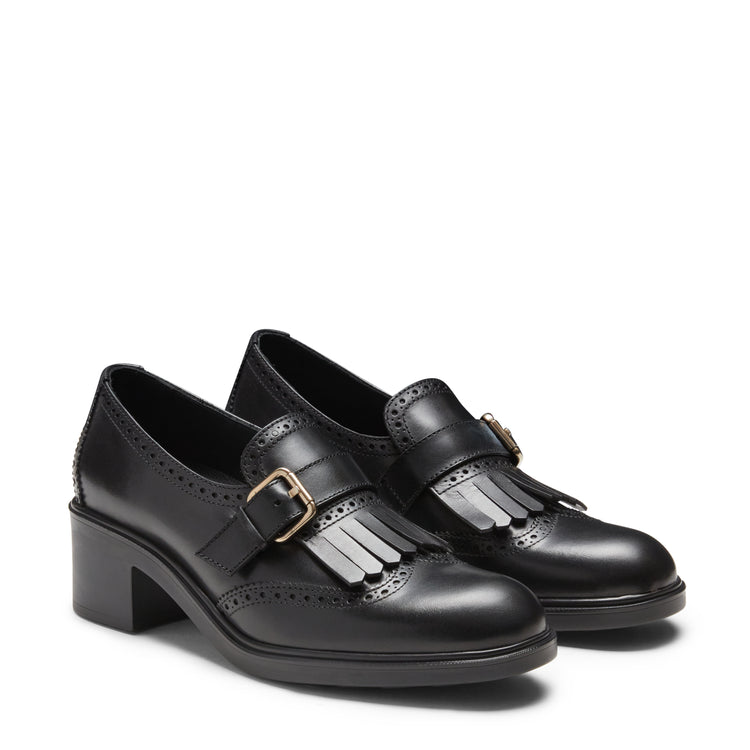 Leather loafer with fringing and buckle