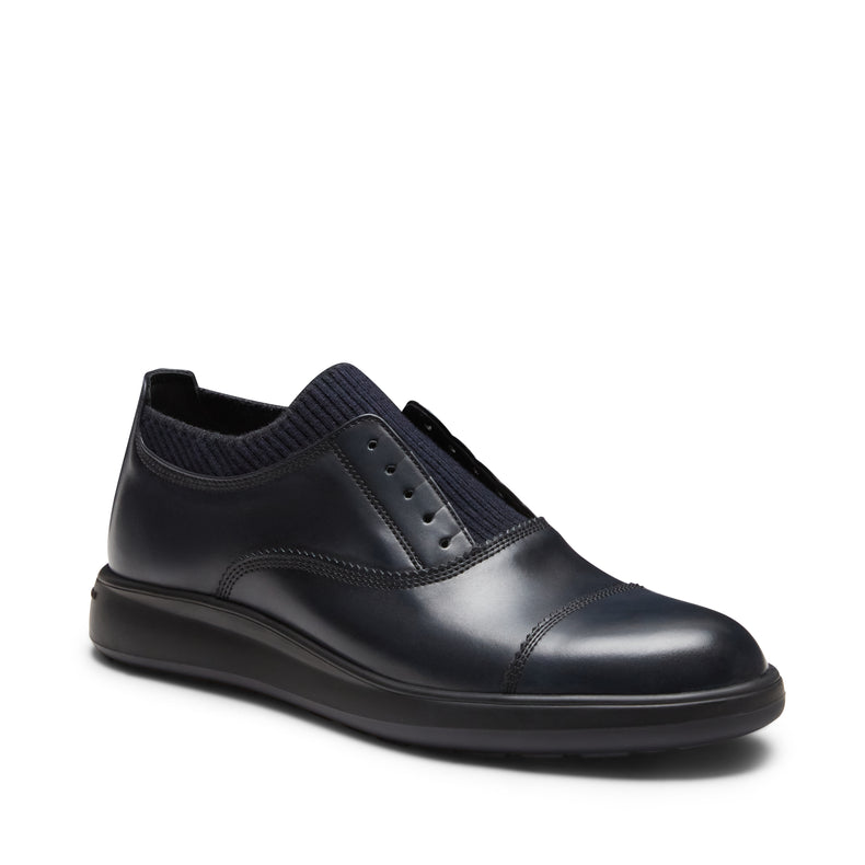Leather Oxford shoe with fabric insert