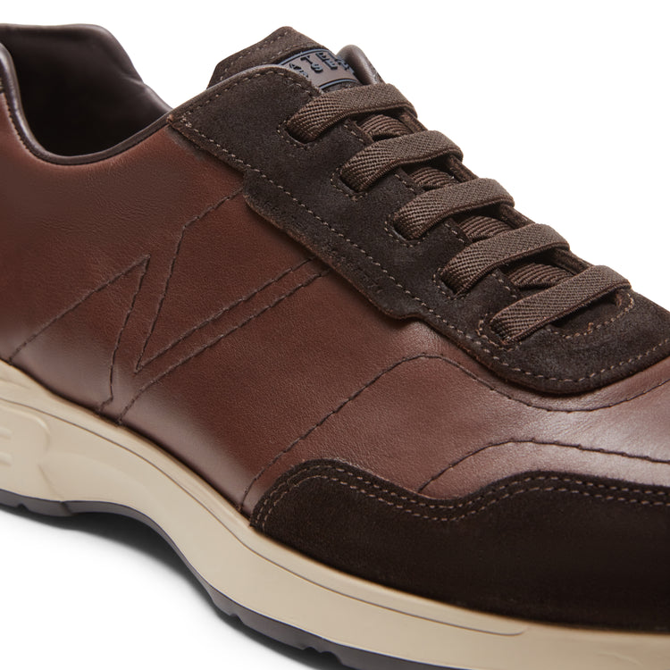 Sneaker aus Leder und Veloursleder 