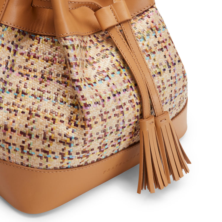 Bucket bag de piel trenzada