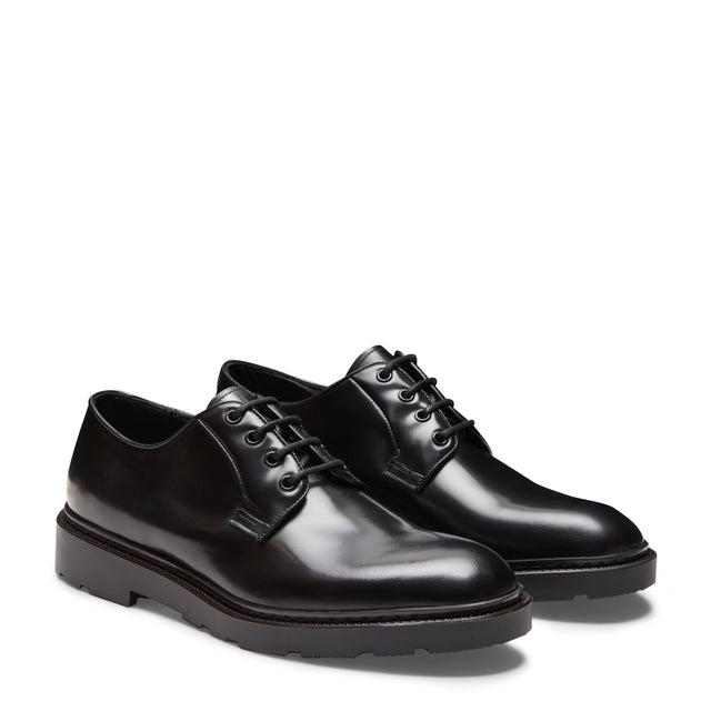 Zapato Derby con cordones de piel lisa de color negro para hombre