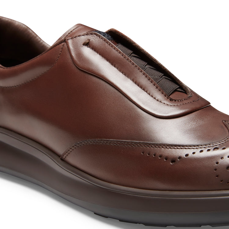 Sneaker brogue in pelle da uomo color mandorla