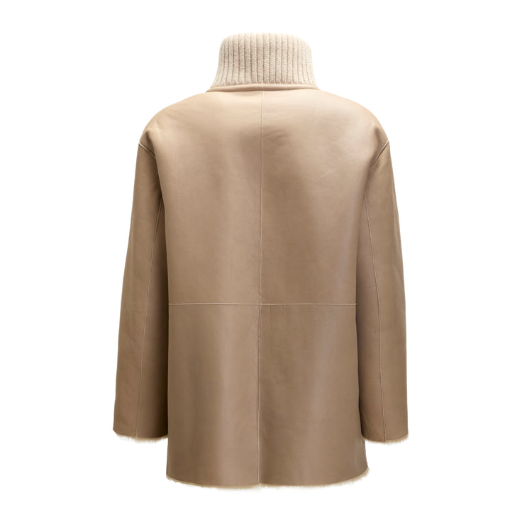 Cappotto da donna in shearling reversibile sabbia